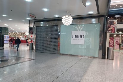 El anuncio de la apertura en Almería capital hace unas semanas.