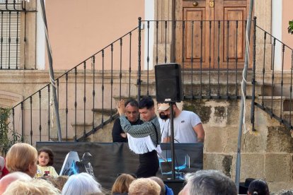Las tradicionales migas que han reunido a cientos de almerienses este domingo, en imágenes.