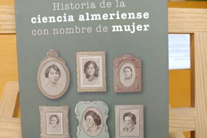 El Rafael Alberti entrevista a los autores del libro 'Historia de la ciencia almeriense con nombre de mujer'.