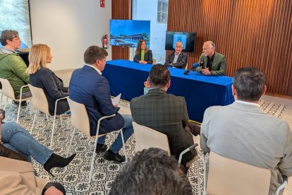 Presentación del proyecto de la futura piscina de agua salda en Aguadulce.