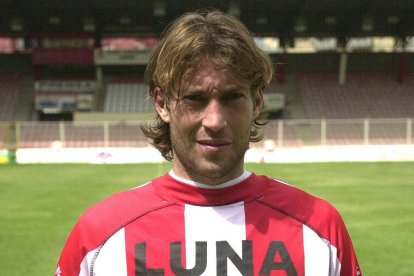 Paco Luna en su última etapa como futbolista de la UD Almería, en el Municipal Juan Rojas.