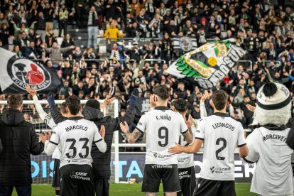 El Burgos empató en Eibar y está a solo un punto de los puestos de Play Off.
