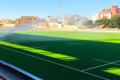 Aspecto actual del campo, la nueva casa del rugby con césped artificial.