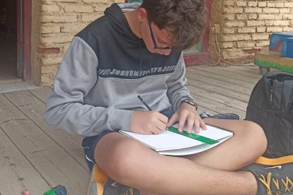 Los alumnos dibujando en el entorno de Oasys Minihollywood.