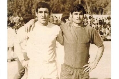 Con uno de los míticos jugadores de Almería como Juan Goros.