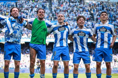 El Deportivo ganó 2-1 al Andorra y lo tiene en su mano para ascender directo.