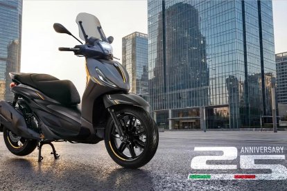 Piaggio Beverly 25 Aniversario luce un diseño distintivo digno de una edición especial.