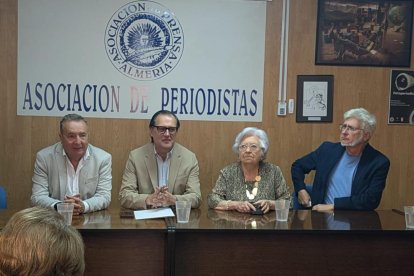 Pedro Manuel de la Cruz, Aurea Martínez, Francisco Martínez y José Manuel Bretones dedicaron unas emotivas palabras en el acto.