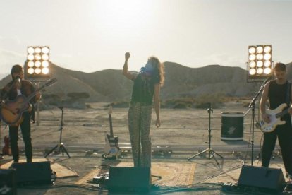 Arde Bogotá, en una imagen del capítulo de 'Acoustic Home' grabado en Tabernas.
