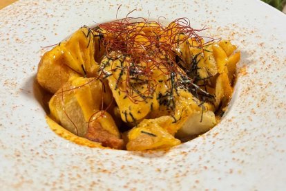 Las bravas kimchi de La Lola Restobar.