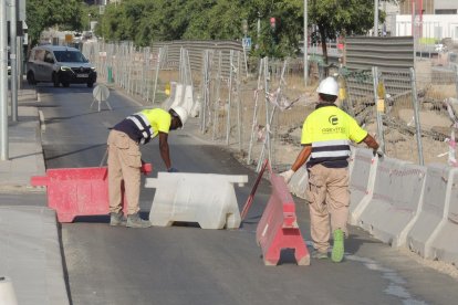 En Carretera Sierra Alhamilla, a la altura del Aldi, también se ha cortado el acceso.
