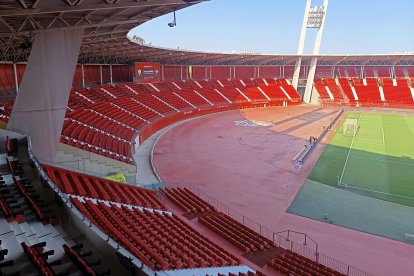 Los 40 metros entre la grada de fondo y el terreno de juego pasarán a la historia.