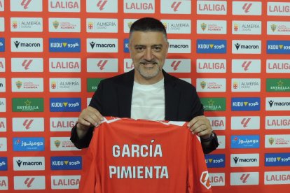 García Pimienta, feliz en su nueva etapa en el Almería.