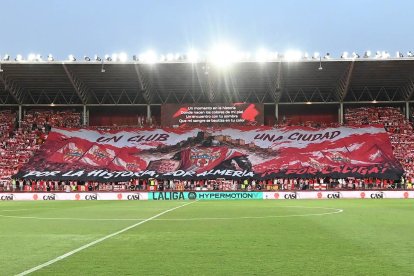 Mosaico en la final del Play Off de ascenso contra el Málaga.