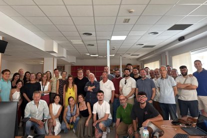 Foto de familia de LA VOZ y Cadena SER Almería.