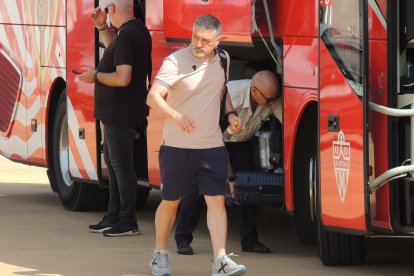 El míster, García Pimienta, vive su primera concentración con el Almería.