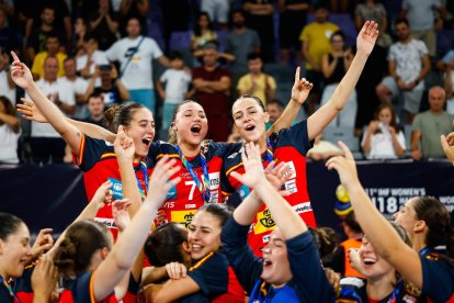 Las jugadoras celebrando la victoria en la final.