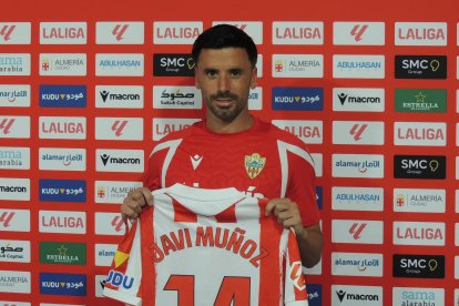 El centrocampista llega del Getafe para ser importante en el Almería.
