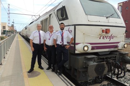 Juan Miguel Torres, Pedro Patón y el maquinista José Carlos Romero, minutos antes de la salida.