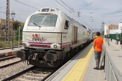 El Intercity Talgo en su última llegada a Huércal-Viator este sábado, 5 de septiembre.