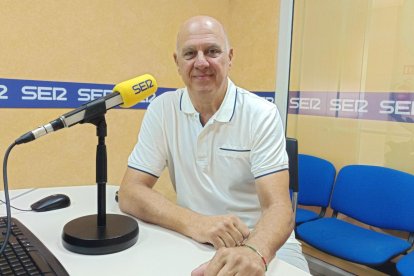 Axel Mondi visitó los estudios de la Cadena SER para hablar de voleibol.