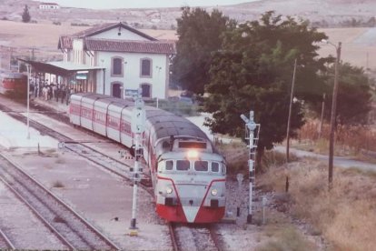 El Talgo III se separaba en Moreda. Una rama salía a Granada y la otra a Almería.