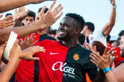 Zito Luvumbo estaba yendo de menos a más en el Mallorca, pero también tiene que parar.