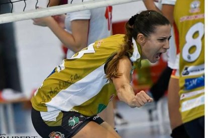 Esther siempre ha sido una jugadora de mucho carácter en la pista de voley.
