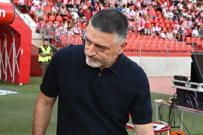 Pimienta mira al banquillo donde siempre encuentra buenas soluciones.