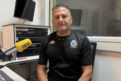 Fran Benavente lleva el escudo del Huércal en el corazón. Es el club de sus amores.