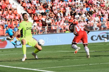 El momento del gol de Brian Cipenga, que hacía el empate para el Almería.