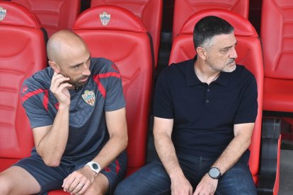 Marc Cabestany y García Pimienta antes del Almería-Leganés.