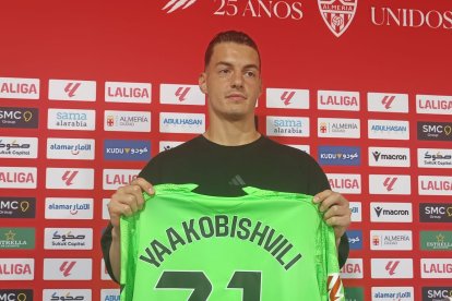 Yaakobishvili cuando fue presentado como jugador del Almería.