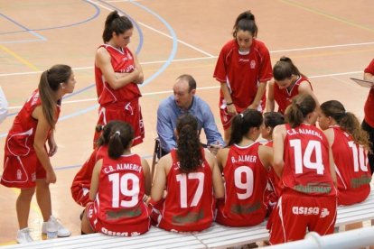 César Martínez fue entrenador de equipos masculinos y femeninos del CB Almería.