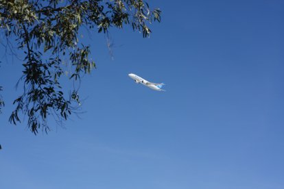 Avión similar al que ha sobrevolado el cielo de Almería durante horas.