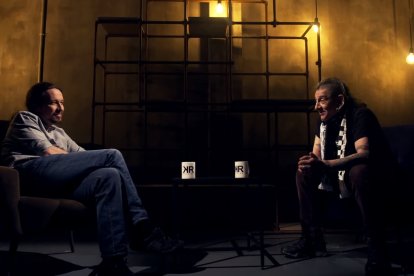 Pablo Iglesias y Evaristo Páramos en la entrevista en la que el cantante recuerda su visita a Albox.