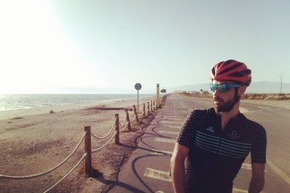 Foto de archivo del deportista Jairo Ruiz en la Playa de La Fabriquilla.