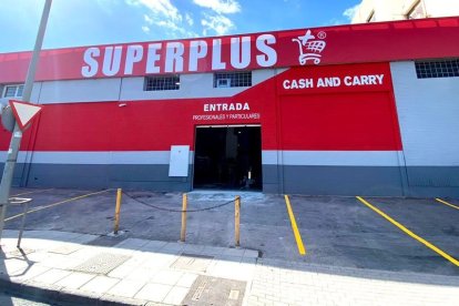 Exterior de Superplus.