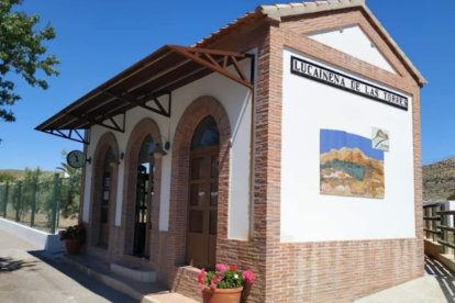 La preciosa estación de tren de Lucainena.