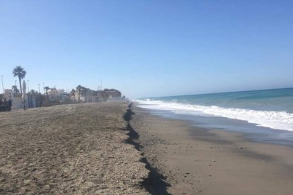 Imagen de archivo del estado de una zona de la playa de Balerma.