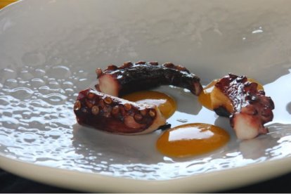 El pulpo seco es uno de los productos estrella de Adra.