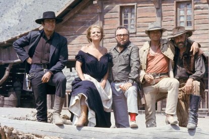 Henry Fonda, Claudia Cardinale, Sergio Leone, Charles Bronson y Jason Robards en lo que hoy es el poblado Western Leone.