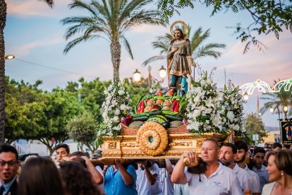 Procesión de San Isidro por las calles de El Parador.