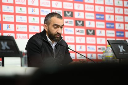 Mohamed El Assy en una rueda de prensa.