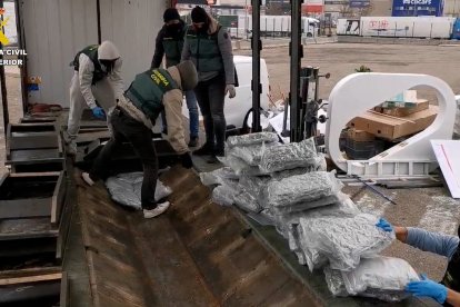 Agentes de la Guardia Civil durante la operación 'Lumbre'.