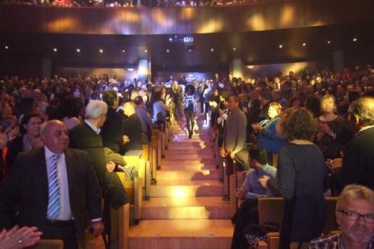 La cantante afincada en Roquetas dio a conocer su álbum ‘Angels & Demons’ en un concierto a beneficio de la Asociación Verdiblanca