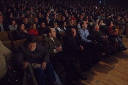 La cantante afincada en Roquetas dio a conocer su álbum ‘Angels & Demons’ en un concierto a beneficio de la Asociación Verdiblanca