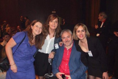 La cantante afincada en Roquetas dio a conocer su álbum ‘Angels & Demons’ en un concierto a beneficio de la Asociación Verdiblanca