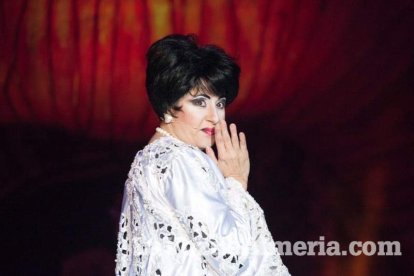 Montaje del espectáculo The Hole en la carpa instalada en el antiguo recinto ferial de Almería.