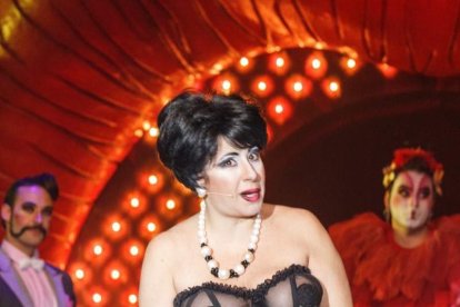 Montaje del espectáculo The Hole en la carpa instalada en el antiguo recinto ferial de Almería.